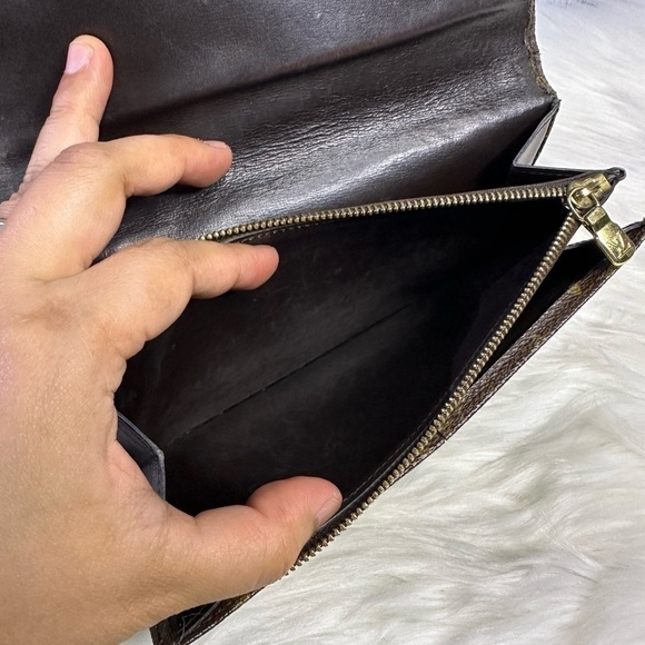 LOUIS VUITTON long zip wallet in monogram - Picture 13 of 17